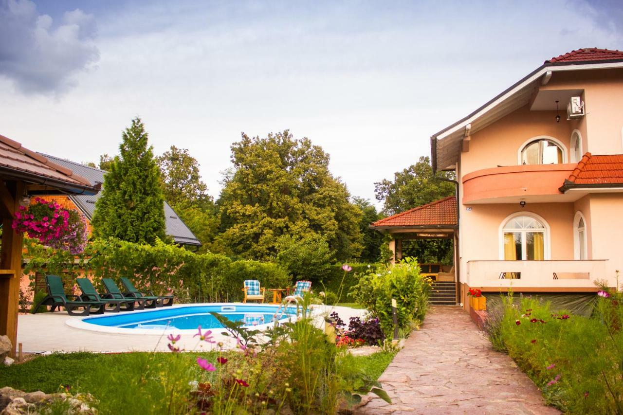 Villa Katarina With Pool Banja Luka Eksteriør billede